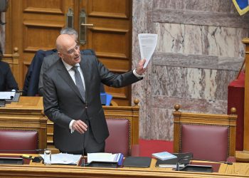 Βουλή: Φίλια πυρά κατά του νομοσχεδίου Δένδια για τις Ένοπλες Δυνάμεις