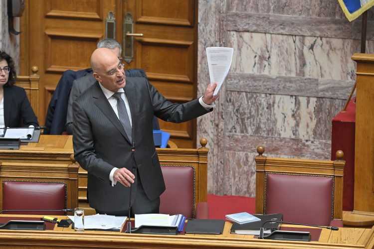 Βουλή: Γαλάζια πυρά κατά του νομοσχεδίου Δένδια για τις Ένοπλες Δυνάμεις