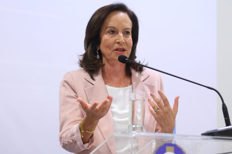 ΠΑΣΟΚ Α’ Θεσσαλονίκης: Το «μέσα-έξω» της Διαμαντοπούλου είναι στρατηγική