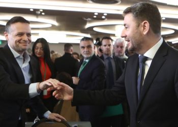 Νέο «χτύπημα» Δούκα: Καθηλωμένα τα ποσοστά του ΠΑΣΟΚ, απομακρύνεται η πρώτη θέση