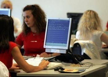 Σε ισχύ από σήμερα το νέο αυταρχικό πειθαρχικό δίκαιο για τους δημοσίους υπαλλήλους