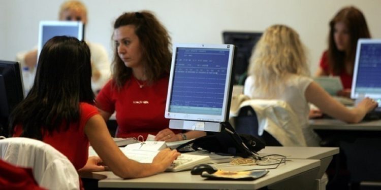 Σε ισχύ από σήμερα το νέο αυταρχικό πειθαρχικό δίκαιο για τους δημοσίους υπαλλήλους