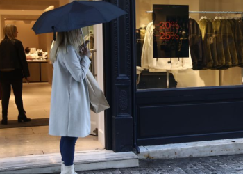 Χειμερινές εκπτώσεις: Οι Κυριακές με ανοιχτά καταστήματα