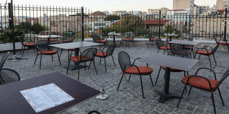 Χριστούγεννα με «άδειες τσέπες» για χιλιάδες εργαζόμενους σε τουρισμό και εστίαση