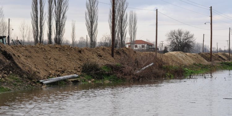 Συναγερμός στον Έβρο: Φουσκώνουν Άρδας και Ερυθροπόταμος