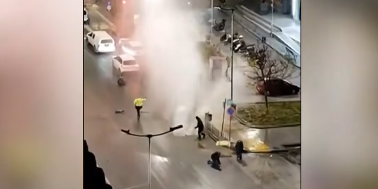 Βίντεο – ντοκουμέντο από το εργατικό ατύχημα στη Θεσσαλονίκη: Η ώρα που σπάει ο αγωγός της ΕΥΑΘ