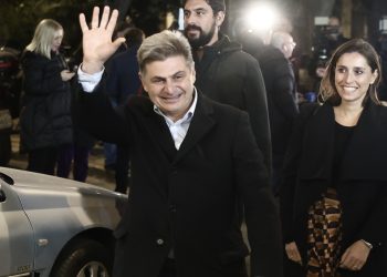 Δεν παραδίδει την έδρα ο Φαραντούρης: «Λογοδοτώ μόνο στους πολίτες»