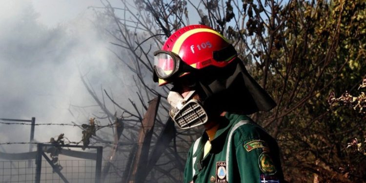 Φωτιά στη Θεσσαλονίκη: Αποθήκη κάηκε ολοσχερώς τα ξημερώματα