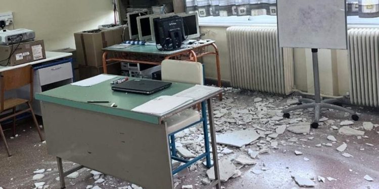 Γαλάτσι: Έπεσαν σοβάδες στο 1ο Δημοτικό – Ετοιμόρροπο και δεύτερο τμήμα οροφής