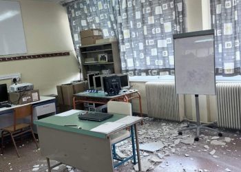 Γαλάτσι: Έπεσαν σοβάδες στο 1ο Δημοτικό – Ετοιμόρροπο και δεύτερο τμήμα οροφής