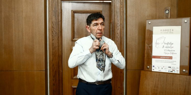 Σκιαδαρέσης για δίκη Τεμπών: Χαϊδεύουν τους κατηγορούμενους και ειρωνεύονται τα θύματα (βίντεο)