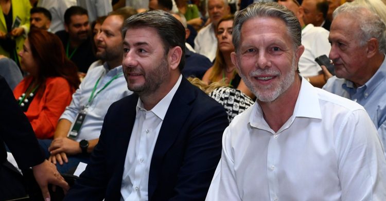 Ο Γερουλάνος κόβει την πίτα του κι όλοι περιμένουν αν θα κρατήσει κομμάτι για τον Ανδρουλάκη!