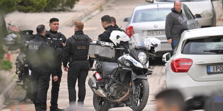 Γλυφάδα: «Θα σκοτώσω και τα αδέλφια μου αν βγω», προειδοποιεί ο δράστης