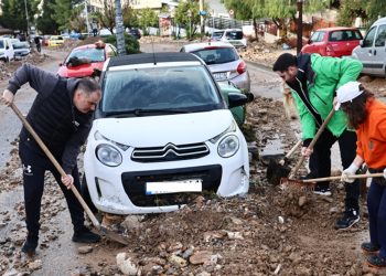 «Βομβαρδισμένο τοπίο» η Άνω Γλυφάδα – Η επόμενη ημέρα μετά το φονικό πέρασμα της κακοκαιρίας