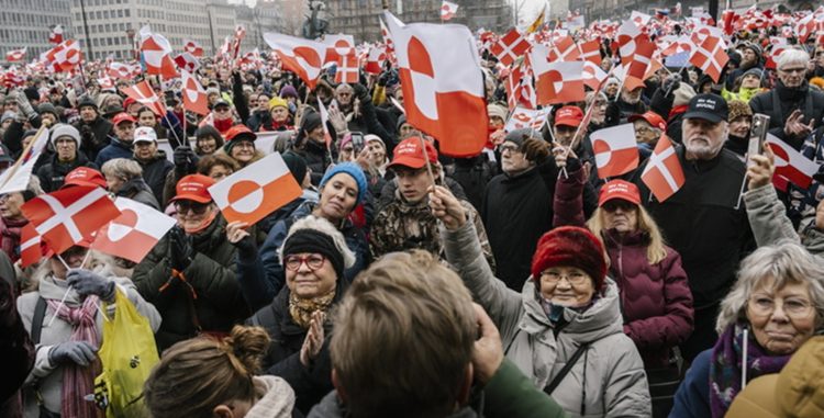 Για να σώσουμε τη Γροιλανδία μήπως να «προδώσουμε» τους Άγγλους;