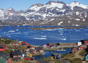 Εuractiv: Η Ευρώπη κρύβεται πίσω από το ΝΑΤΟ για την Γροιλανδία μετά τις νέες απειλές Τραμπ