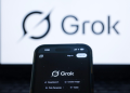 Κομισιόν: Ξεκινά έρευνα κατά του Grok για την αναπαραγωγή παράνομου υλικού