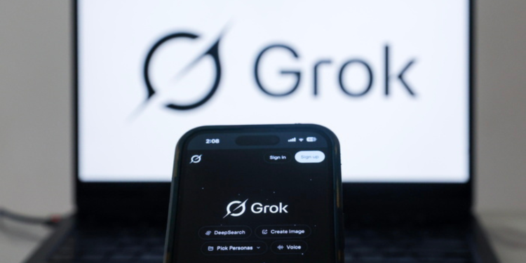 Κομισιόν: Ξεκινά έρευνα κατά του Grok για την αναπαραγωγή παράνομου υλικού