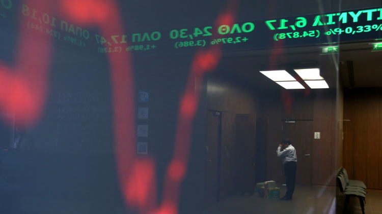 Το Χρηματιστήριο Αθηνών έκλεισε πάνω από τις 2.300 μονάδες μετά από 16 χρόνια