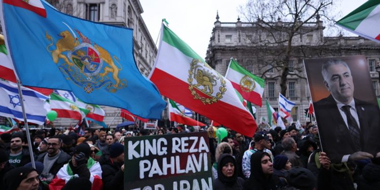 Σε δοκιμασία το καθεστώς του Ιράν από τις οργισμένες διαδηλώσεις – Έτοιμος να επωφεληθεί ο Τραμπ