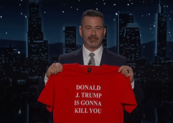 Τζίμι Κίμελ: Εμφανίστηκε με μπλούζα ο Τραμπ θα σε σκοτώσει (βίντεο)