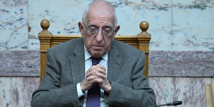 Τράβηξε το «αυτί» Βαλτογιάννη για την εξύμνηση της Χούντας ο Κακλαμάνης