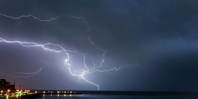 Νέο έκτακτο δελτίο ΕΜΥ: Έρχεται σφοδρό κύμα κακοκαιρίας – Στο «κόκκινο» 7 περιοχές (βίντεο)