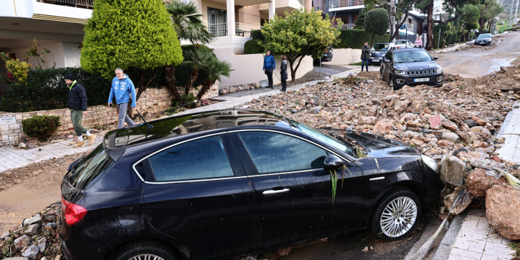 Κακοκαιρία: Πώς θα αποζημιωθούν τα καταστραμμένα αυτοκίνητα