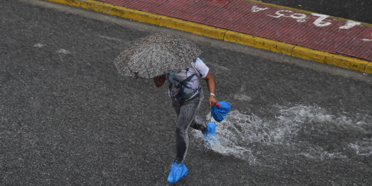 Σε «κόκκινο» συναγερμό 5 περιφέρειες εν όψει κακοκαιρίας (βίντεο)