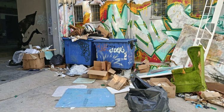 ΚΝΕ: «Φαντάσματα» και εφιάλτες ενός πρωθυπουργού σε πανικό