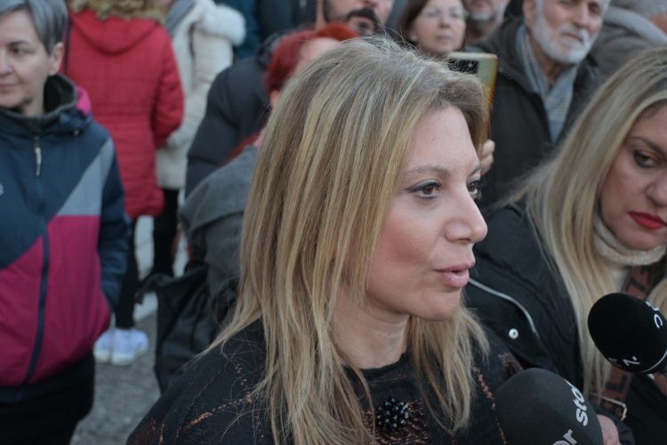 Καρυστιανού: «Πρώτη φορά κυβέρνηση και αντιπολίτευση, μια γροθιά απέναντι σε κίνημα κατά διαφθοράς» (βίντεο)