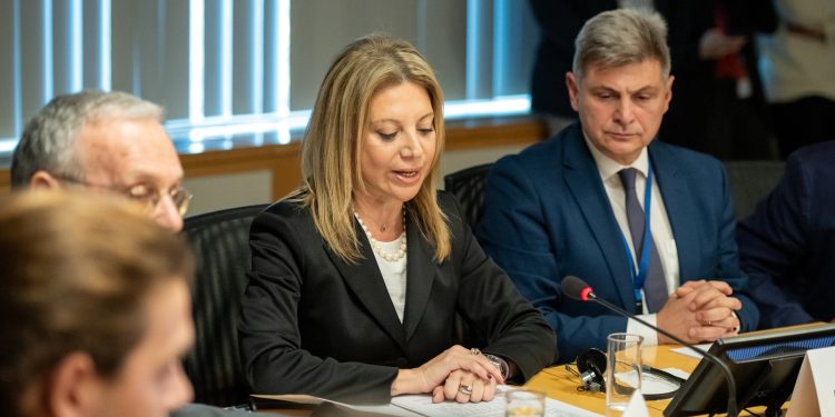 Ανοιχτό το ενδεχόμενο συνεργασίας με το «κόμμα Καρυστιανού» αφήνει ο Φαραντούρης (βίντεο)