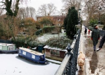 Καταιγίδα Γκορέτι: Εκατοντάδες χιλιάδες άνθρωποι χωρίς ηλεκτρικό στη Γαλλία και τη Βρετανία