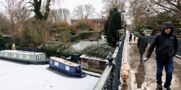 Καταιγίδα Γκορέτι: Εκατοντάδες χιλιάδες άνθρωποι χωρίς ηλεκτρικό στη Γαλλία και τη Βρετανία