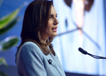 Ερωτήματα για φωτογραφική τροπολογία περί επιμέλειας – Πρώτη χρήση από την Όλγα Κεφαλογιάννη