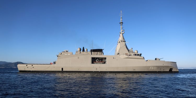 Φρεγάτα «Κίμων»: «Γαλάζια φιέστα» στην υποδοχή (live)