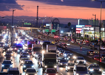 Αυξημένη η κίνηση στους δρόμους: Χάος σε Κηφισίας, Μεσογείων και Περιφερειακή Υμηττού