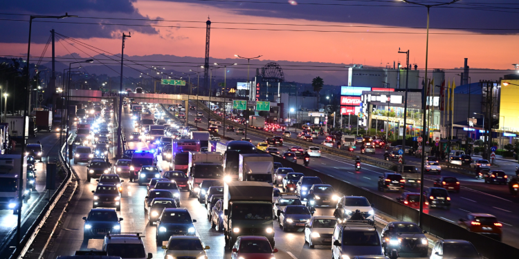 Αυξημένη η κίνηση στους δρόμους: Χάος σε Κηφισίας, Μεσογείων και Περιφερειακή Υμηττού