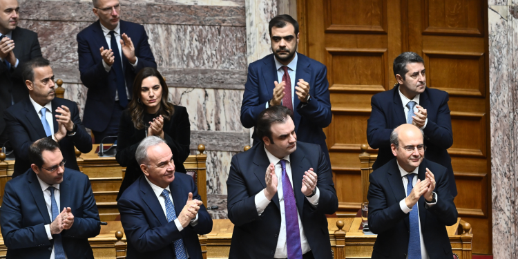 Η Κυβέρνηση αναζητεί συναινέσεις για να ξαναπειράξει τον εκλογικό νόμο