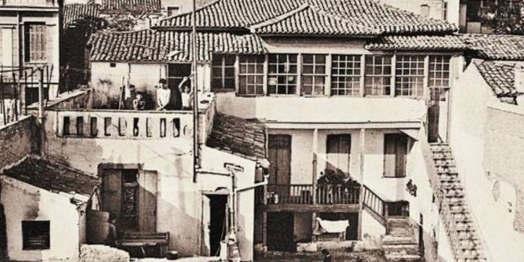 ΥΠΠΟ: Αναδεικνύονται οι αρχαιότητες της «Οικίας Κοκοβίκου», στην Πλάκα