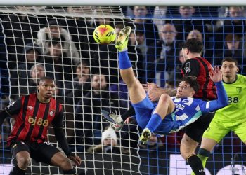 Premier League: Ο Κωστούλας έβαλε… το γκολ της χρονιάς! (Βίντεο)