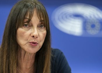 Άμεση λήψη μέτρων για τη συνδεσιμότητα των νησιών ζητά η Ελενα Κουντουρά