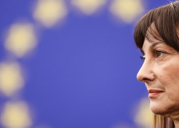 Η Κουντουρά απαντά στα περί επαφών της με Καρυστιανού μέσω του Nonpapers.gr