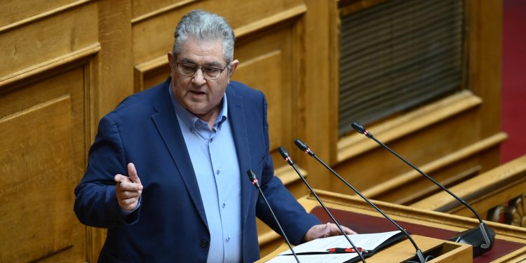 «Όχι» στην άρση ασυλίας του Κουτσούμπα για τη μήνυση Πλεύρη από την Επιτροπή – Επιφυλάχθηκαν Βελόπουλος, Ζωή και «Νίκη»