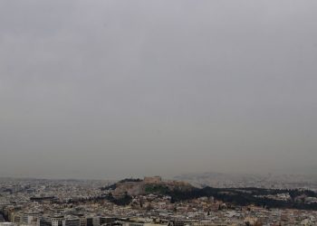 Νέο κύμα έντονων φαινομένων: 48 ώρες με βροχές, σκόνη και αυξημένη επιφυλακή σε πέντε περιφέρειες