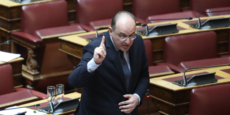 Παρεκτροπή Λαζαρίδη στη Βουλή :«το ΠΑΣΟΚ του Σημίτη γκρίζαρε το Αιγαίο»