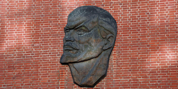 Λένιν: 102 χρόνια από τότε που έφυγε ο μεγάλος επαναστάτης (βίντεο)