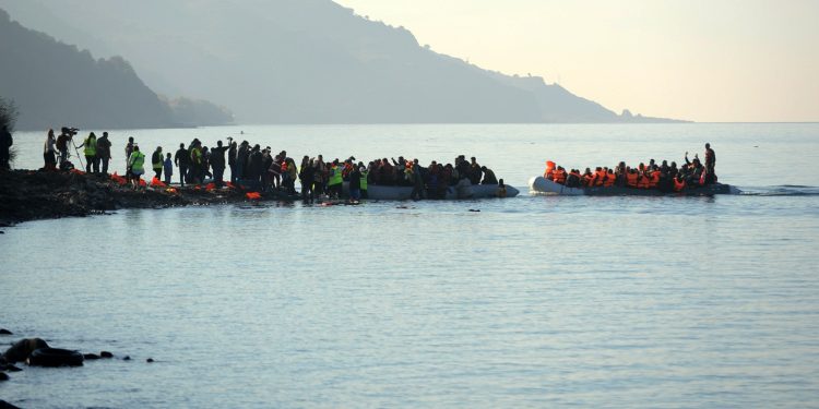 Guardian: Δικαίωση μετά από 7 χρόνια για τους ακτιβιστές που κατηγορούνταν για διακίνηση μεταναστών στη Λέσβο