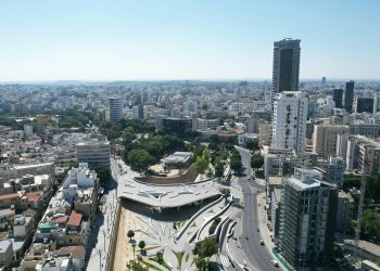 Guardian: Διπλωματικό θρίλερ στην Κύπρο με φόντο τη ρωσική κατασκοπεία