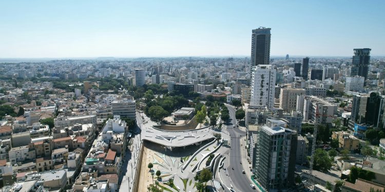 Guardian: Διπλωματικό θρίλερ στην Κύπρο με φόντο τη ρωσική κατασκοπεία